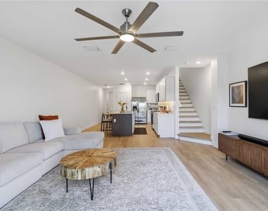 6404 Silverstar Drive - Photo Thumbnail 5