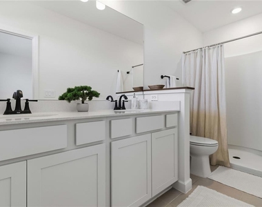 6404 Silverstar Drive - Photo Thumbnail 17