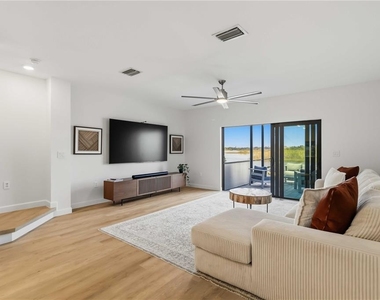6404 Silverstar Drive - Photo Thumbnail 7