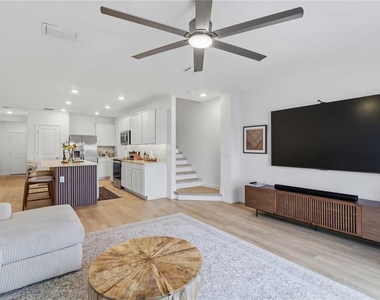 6404 Silverstar Drive - Photo Thumbnail 4