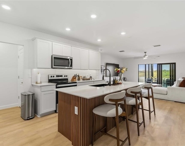 6404 Silverstar Drive - Photo Thumbnail 11