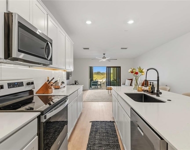 6404 Silverstar Drive - Photo Thumbnail 8
