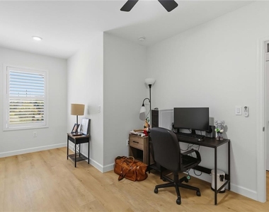 6404 Silverstar Drive - Photo Thumbnail 20