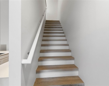 6404 Silverstar Drive - Photo Thumbnail 12