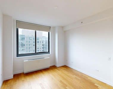 808 Columbus Ave - Photo Thumbnail 3