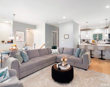 82 Columbus Place - Photo Thumbnail 4