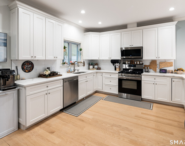 82 Columbus Place - Photo Thumbnail 6