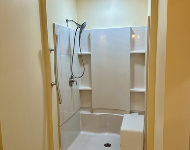 3848 Whitney Avenue - Photo Thumbnail 10