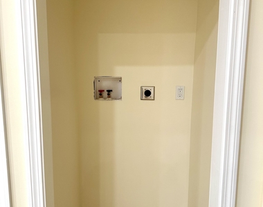 3848 Whitney Avenue - Photo Thumbnail 5