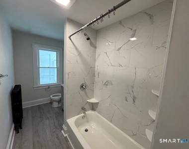 55 Robbins Avenue - Photo Thumbnail 5