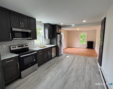 55 Robbins Avenue - Photo Thumbnail 3
