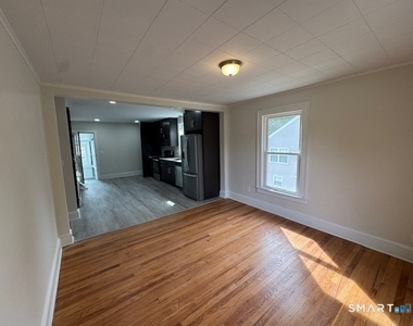 55 Robbins Avenue - Photo Thumbnail 4