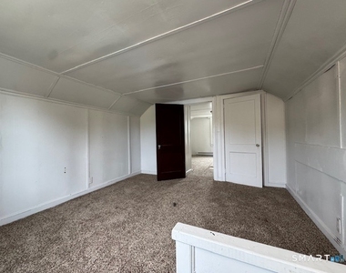 55 Robbins Avenue - Photo Thumbnail 10