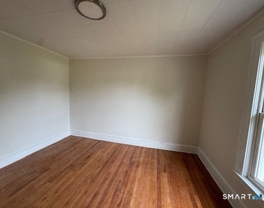 55 Robbins Avenue - Photo Thumbnail 9