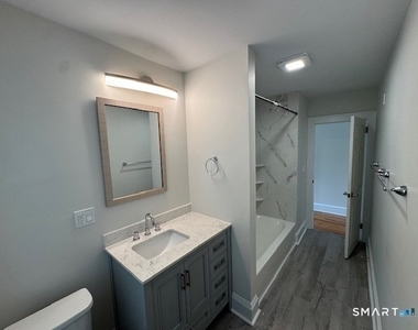55 Robbins Avenue - Photo Thumbnail 6