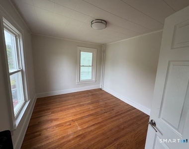 55 Robbins Avenue - Photo Thumbnail 7