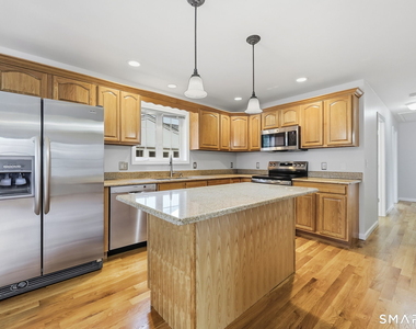 134 Golden Hill Street - Photo Thumbnail 2