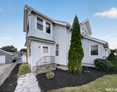 78 Waverly Avenue - Photo Thumbnail 4