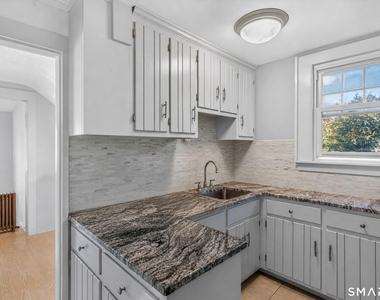 78 Waverly Avenue - Photo Thumbnail 6