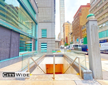 159 East 55th Street - Photo Thumbnail 4
