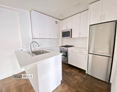 160 East 55th Street - Photo Thumbnail 2