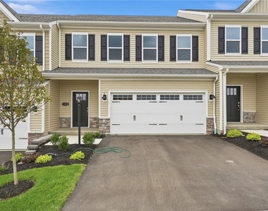 1005 Darcy Dr - Photo Thumbnail 2