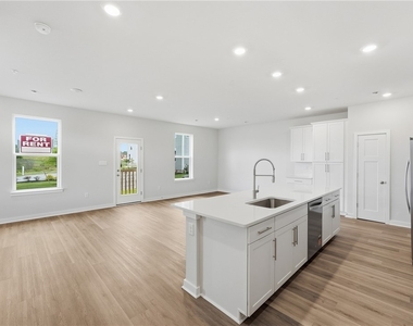 1005 Darcy Dr - Photo Thumbnail 3