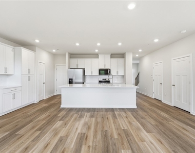 1005 Darcy Dr - Photo Thumbnail 4