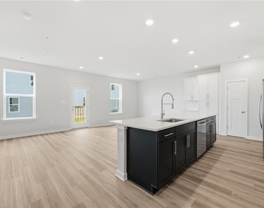 1005 Darcy Dr - Photo Thumbnail 9