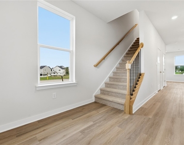 1007 Darcy Dr - Photo Thumbnail 3