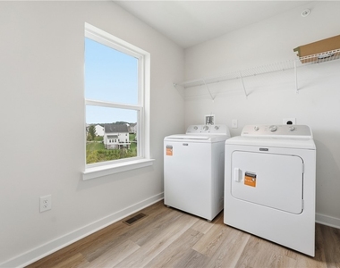 1007 Darcy Dr - Photo Thumbnail 16