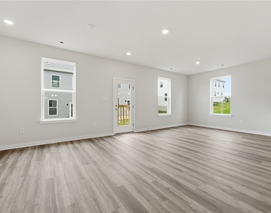 1007 Darcy Dr - Photo Thumbnail 9