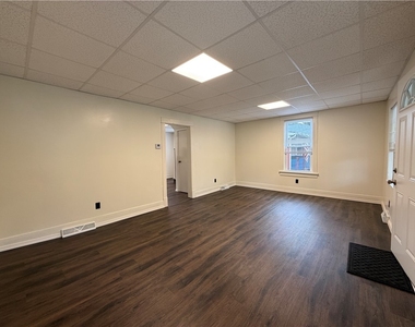 514 Railroad St - Photo Thumbnail 2
