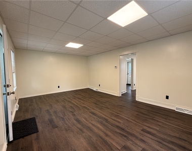 514 Railroad St - Photo Thumbnail 3
