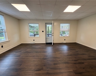 514 Railroad St - Photo Thumbnail 1