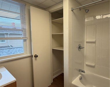 514 Railroad St - Photo Thumbnail 12