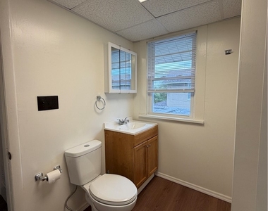 514 Railroad St - Photo Thumbnail 11