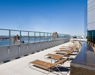 West 37th Street - Photo Thumbnail 5