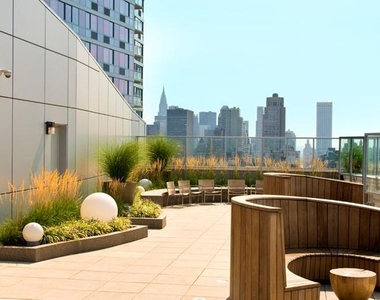 West 37th Street - Photo Thumbnail 6