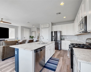 10840 Woods Hole Bay Street - Photo Thumbnail 8