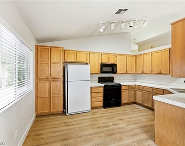 126 Grandview Drive - Photo Thumbnail 7