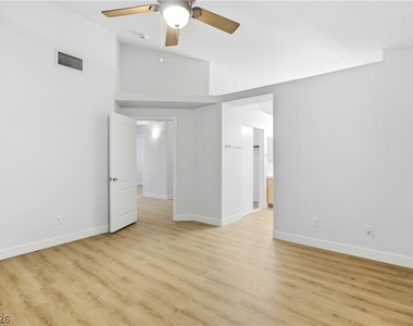 126 Grandview Drive - Photo Thumbnail 13