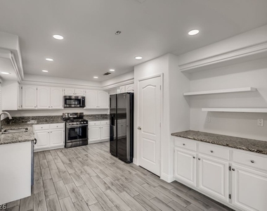 1601 Vespertina Court - Photo Thumbnail 10