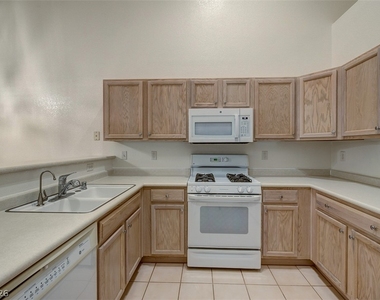 2000 Quartz Cliff Street - Photo Thumbnail 15