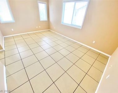 6327 Blue Twilight Court - Photo Thumbnail 12