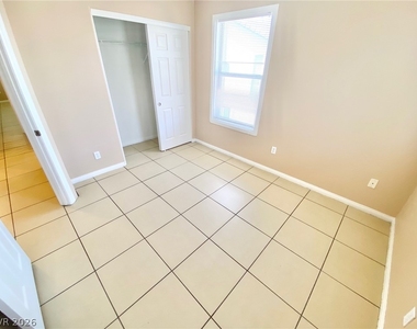 6327 Blue Twilight Court - Photo Thumbnail 24
