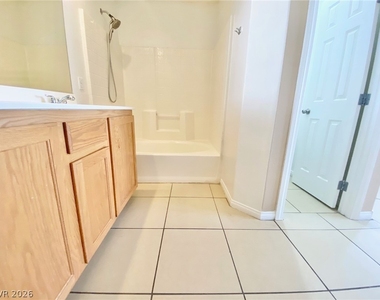 6327 Blue Twilight Court - Photo Thumbnail 13