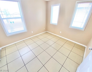 6327 Blue Twilight Court - Photo Thumbnail 26