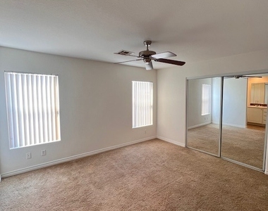 1513 Homeward Cloud Avenue - Photo Thumbnail 5