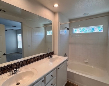 1513 Homeward Cloud Avenue - Photo Thumbnail 6